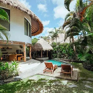 https://barrels-at-uluwatu-bali.ubudhotelsnow.com