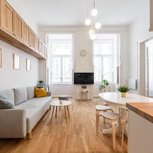 https://sunset-treasure-3-bdr-apartment.inbudapesthotels.com